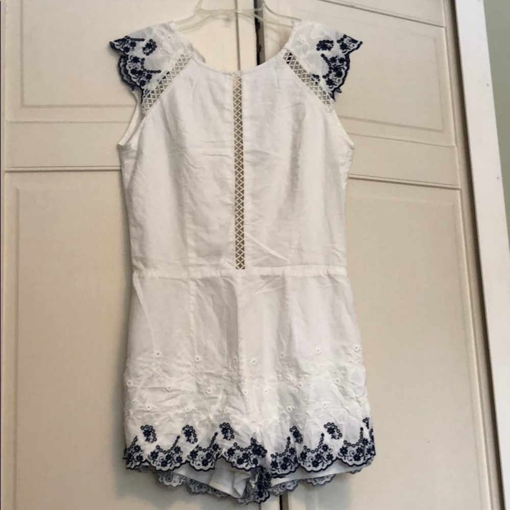 Romeo & Juliet White Embroidered Romper Size Small